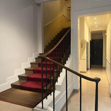 Spacious Parisian Flat Louvre Steps Eiffel Tower Access 아파트