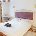 Spacious Parisian Flat Louvre Steps Eiffel Tower Access דירה פריז