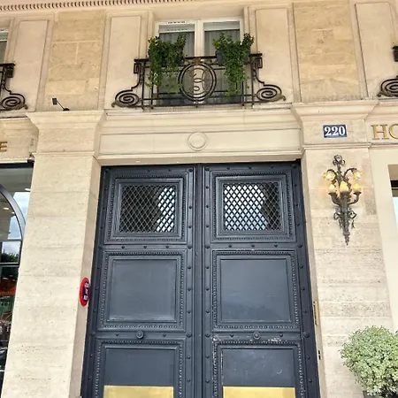 Spacious Parisian Flat Louvre Steps Eiffel Tower Access