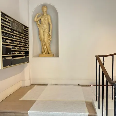 Spacious Parisian Flat Louvre Steps Eiffel Tower Access *