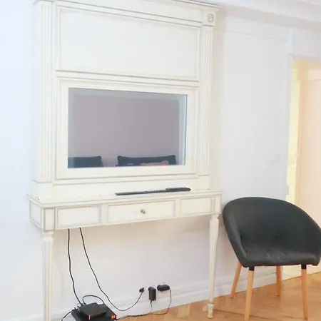 Spacious Parisian Flat Louvre Steps Eiffel Tower Access 아파트 파리