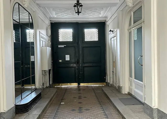 Spacious Parisian Flat Louvre Steps Eiffel Tower Access 아파트