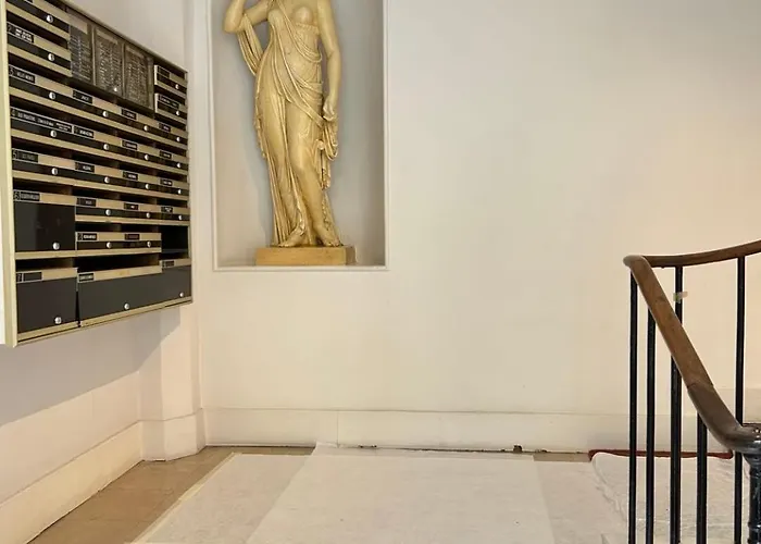 Spacious Parisian Flat Louvre Steps Eiffel Tower Access *