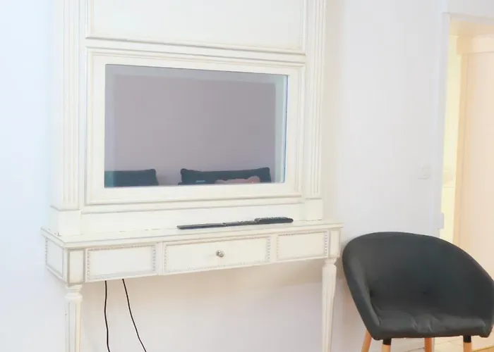 Spacious Parisian Flat Louvre Steps Eiffel Tower Access 아파트 파리