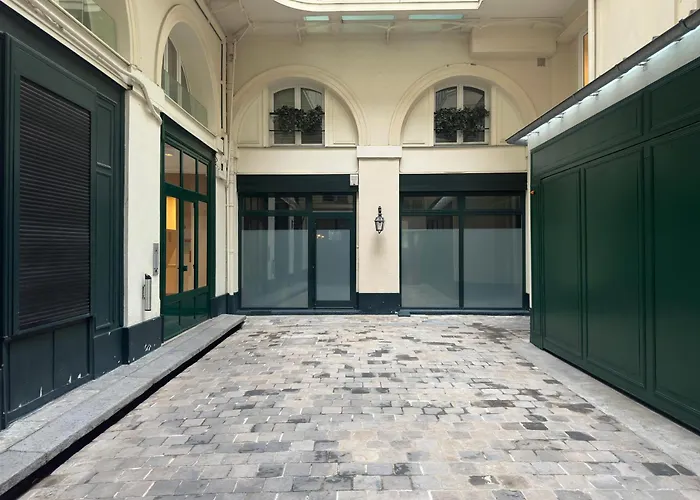 Spacious Parisian Flat Louvre Steps Eiffel Tower Access Daire Paris