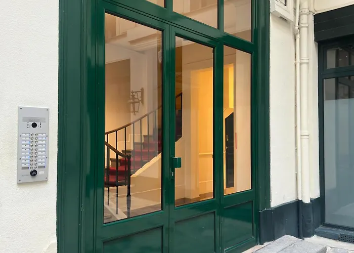 Spacious Parisian Flat Louvre Steps Eiffel Tower Access * Paris