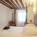 Апартаменты Spacious Parisian Flat Louvre Steps Eiffel Tower Access Париж