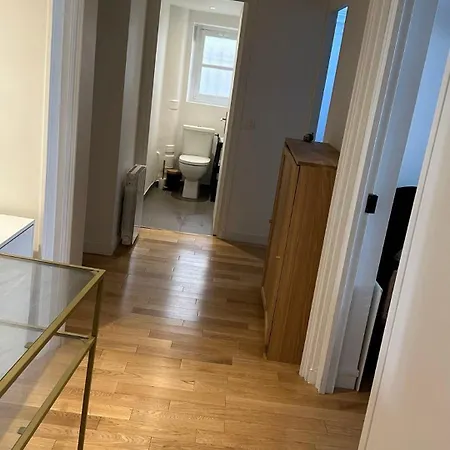 Spacious Parisian Flat Louvre Steps Eiffel Tower Access Paris