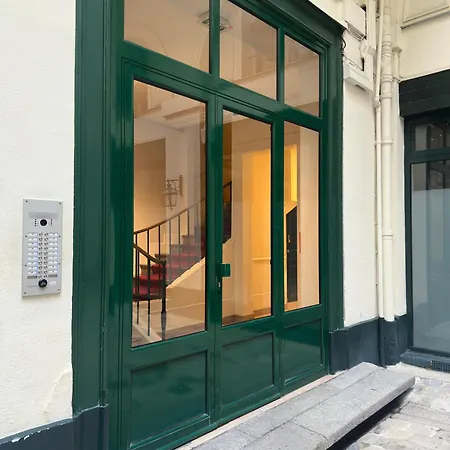 Spacious Parisian Flat Louvre Steps Eiffel Tower Access * Париж