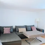 Spacious Parisian Flat Louvre Steps Eiffel Tower Access Paris